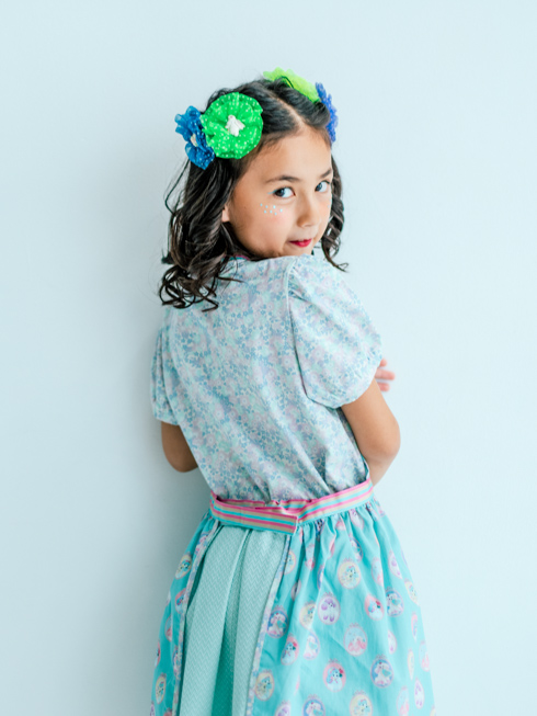 女の子　お食事エプロン　ハンドメイド　80 85 90 95 水色　小花柄 女の子 お食事エプロン ハンドメイド 80 85 90 95 水色 小花柄